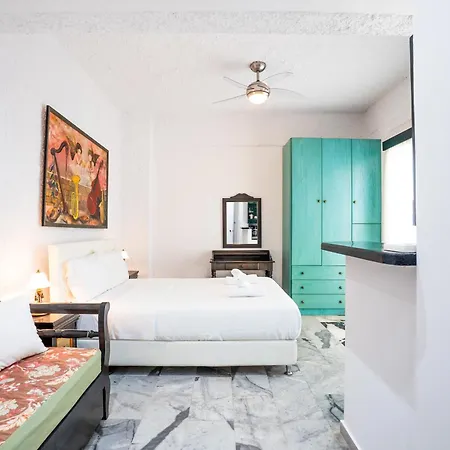 Anna's Place Hotel *