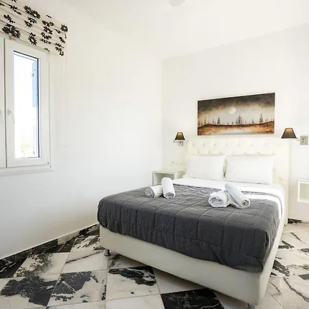 Anna's Place Hotel *